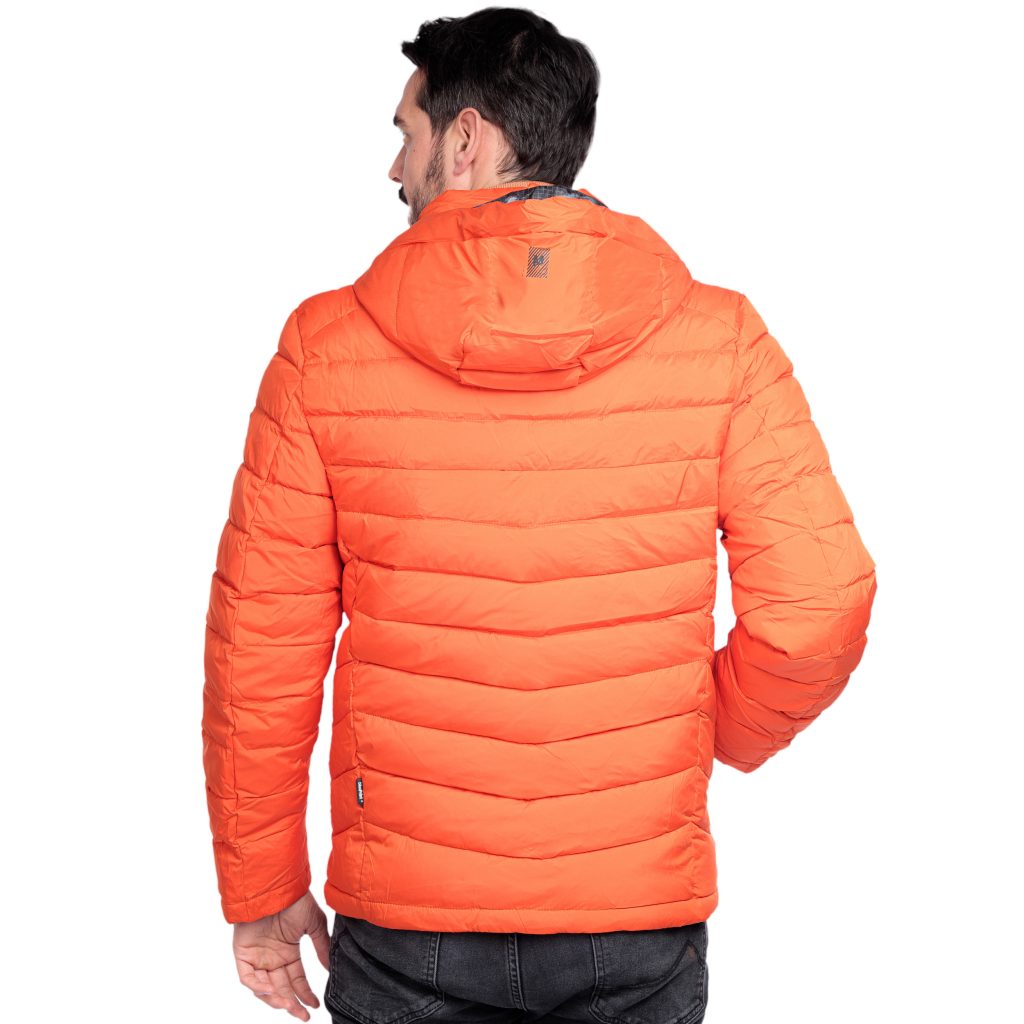 fotografie-de-produs-cu model-haine-caseta-studio