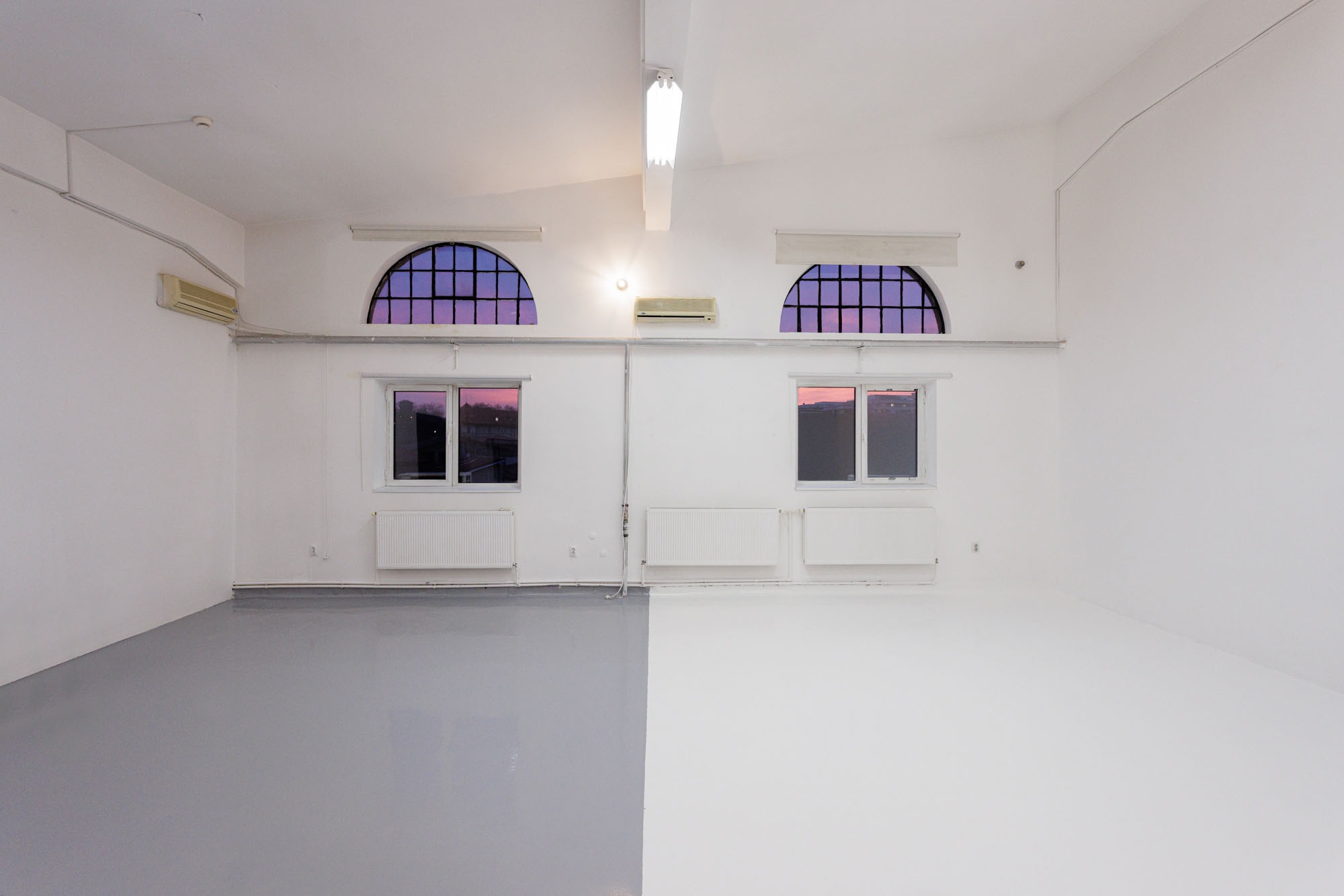 Studio foto-video, închiriere București, ședințe foto, producție video, echipament profesional, spațiu creativ, fotografi, videografi, portrete, evenimente.