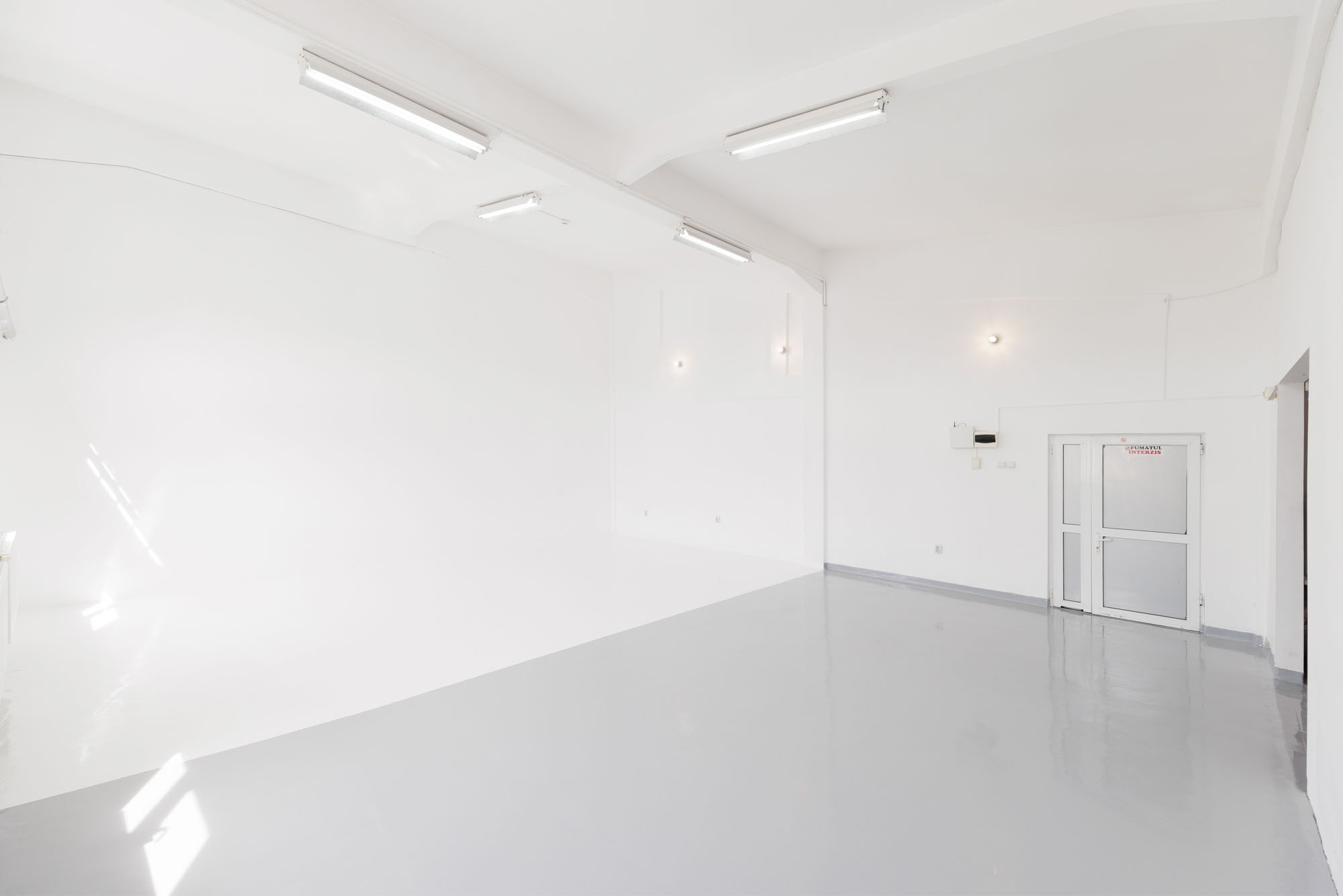 Studio foto-video, închiriere București, ședințe foto, producție video, echipament profesional, spațiu creativ, fotografi, videografi, portrete, evenimente.
