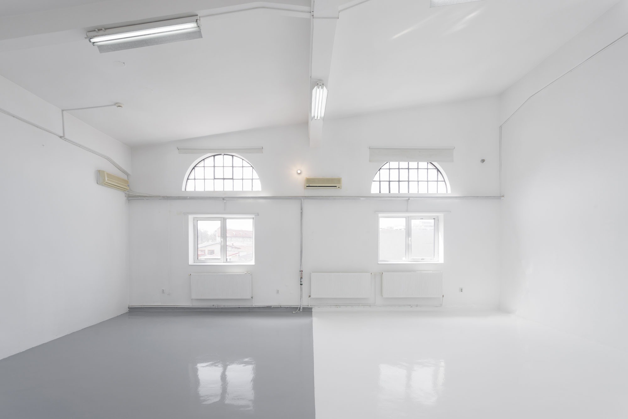 Studio foto-video, închiriere București, ședințe foto, producție video, echipament profesional, spațiu creativ, fotografi, videografi, portrete, evenimente.