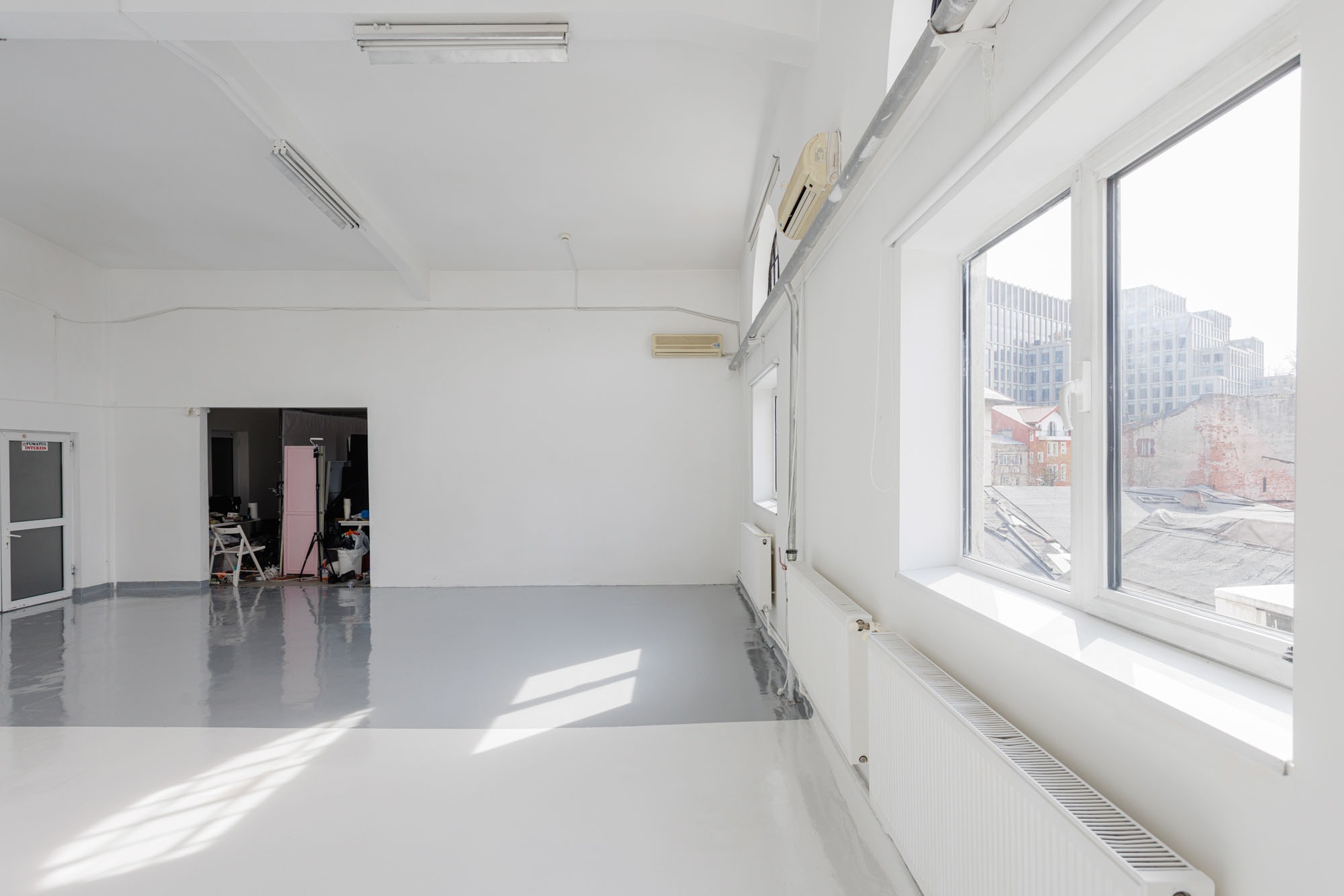 Studio foto-video, închiriere București, ședințe foto, producție video, echipament profesional, spațiu creativ, fotografi, videografi, portrete, evenimente.